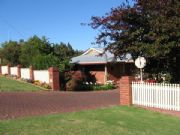 Karri Rose B & B - Lightning Ridge Tourism 0