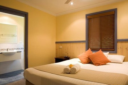 Darlington Beach Resort - Lightning Ridge Tourism 5
