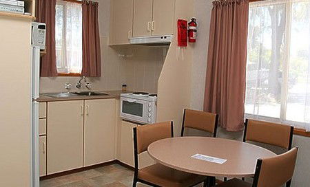 Yorketown Caravan Park - Lightning Ridge Tourism 1