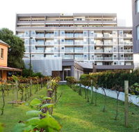 Honeysuckle Executive Apartments - Lightning Ridge Tourism