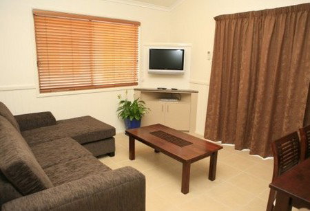 Yamba Waters Holiday Park - Lightning Ridge Tourism 3
