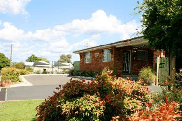 Cadman Apartments - Lightning Ridge Tourism