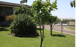 Isis Motel - Lightning Ridge Tourism