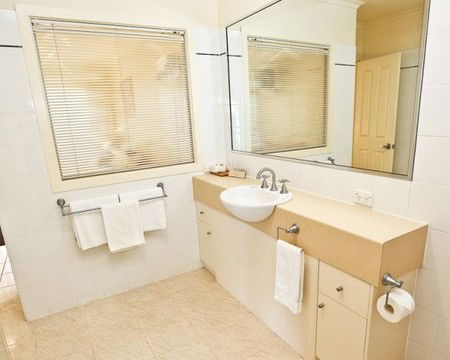 Aquarius Apartments - Lightning Ridge Tourism 2