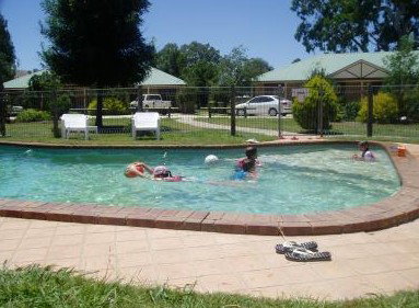 Banjo’s All Seasons Accommodation - Lightning Ridge Tourism 5