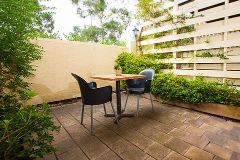 Canberra Short Term & Holiday Accommodation - Lightning Ridge Tourism 1