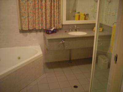 Monarch Motel Hotel - Lightning Ridge Tourism 6