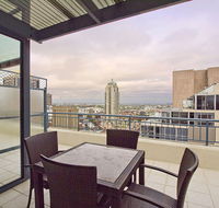 Oaks on Castlereagh - Lightning Ridge Tourism