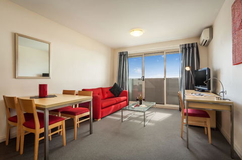 Quest Castle Hill - Lightning Ridge Tourism 3