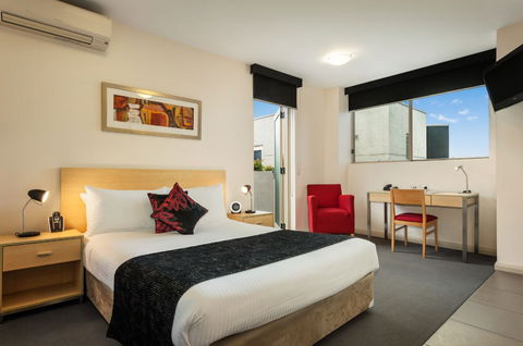 Quest Castle Hill - Lightning Ridge Tourism 7