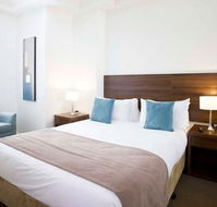 Quest World Square - Lightning Ridge Tourism