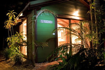 A Beach House At Byron - Lightning Ridge Tourism 4