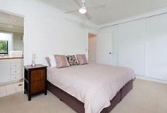 A Bay Breeze - Lightning Ridge Tourism 4