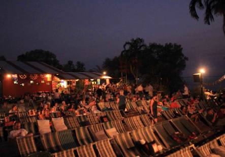 Deckchair Cinema - Lightning Ridge Tourism 4