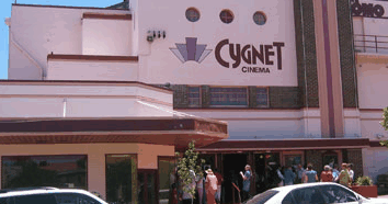 Cygnet Como Cinema - Lightning Ridge Tourism 3