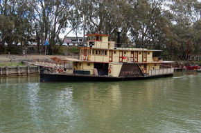 Emmylou Paddle Steamer - Lightning Ridge Tourism 0