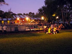 Deckchair Cinema - Lightning Ridge Tourism 3