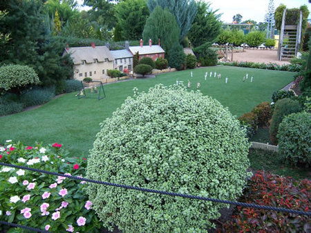 Abingdon Miniature Village - Lightning Ridge Tourism 1