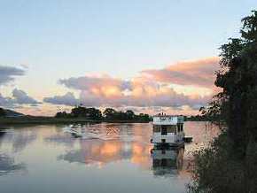Tweed River House Boats - Lightning Ridge Tourism 1