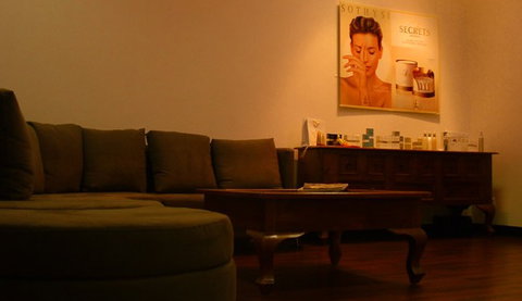 The Revival Lounge - Lightning Ridge Tourism 3