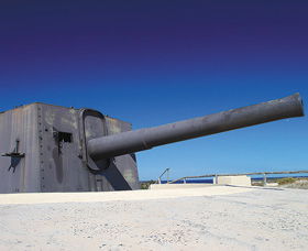 Oliver Hill Battery - Lightning Ridge Tourism 0