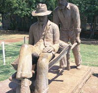 Russian Jack Memorial - Lightning Ridge Tourism