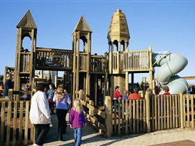 Jubilee Park Adventure Playground - Lightning Ridge Tourism 0