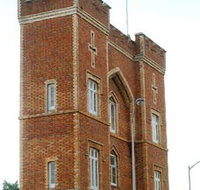 Barracks Archway - Lightning Ridge Tourism