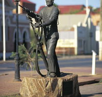 Miners Monument - Lightning Ridge Tourism