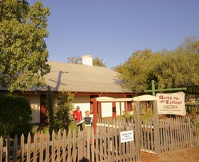 Morby Cottage - Lightning Ridge Tourism 0