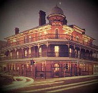 Brass Monkey - Lightning Ridge Tourism