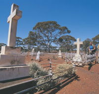 Old Pioneer Cemetery Coolgardie - Lightning Ridge Tourism