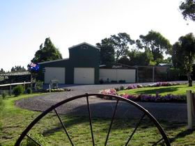 The Pryers On The Fleurieu - Lightning Ridge Tourism 0