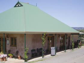 Lloyd Brothers Wine & Olive Company - McLaren Vale - Lightning Ridge Tourism 0