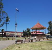 Gladstone Square - Lightning Ridge Tourism