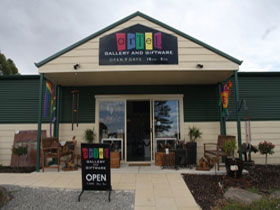 Artel Gallery And Giftware - Lightning Ridge Tourism 0