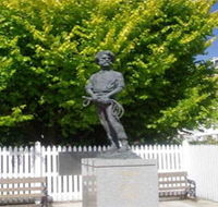 Alexander Cameron Statue - Lightning Ridge Tourism
