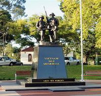 Vietnam War Memorial - Lightning Ridge Tourism