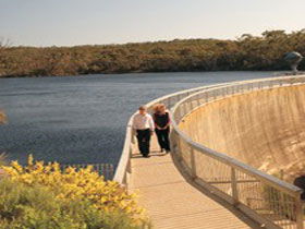 Whispering Wall - Lightning Ridge Tourism 0