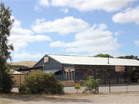 Smiling Samoyed Brewery - Lightning Ridge Tourism 0