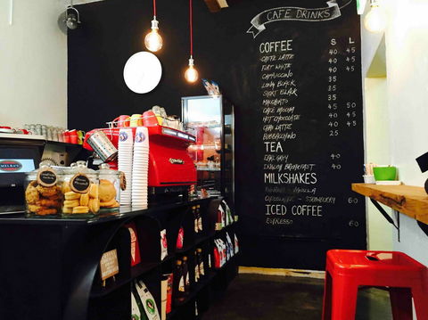 Melbas Chocolate & Confectionary - Lightning Ridge Tourism 1