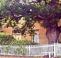Oak Lodge - Lightning Ridge Tourism
