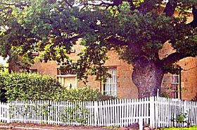 Oak Lodge - Lightning Ridge Tourism 0