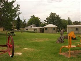 Strathnairn Homestead - Lightning Ridge Tourism 0