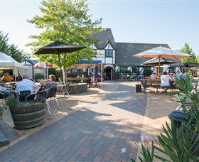 George Harcourt Inn - Lightning Ridge Tourism 0