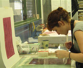 Northern Editions Printmaking Gallery And Studio - Lightning Ridge Tourism 0