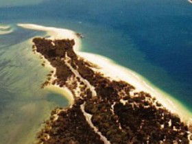 Inskip Peninsula Recreation Area - Lightning Ridge Tourism 0