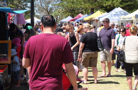 Burleigh Heads Markets - Lightning Ridge Tourism 1