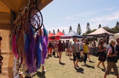 Burleigh Heads Markets - Lightning Ridge Tourism 2