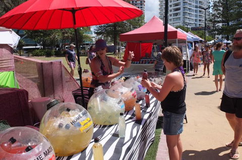 Burleigh Heads Markets - Lightning Ridge Tourism 4